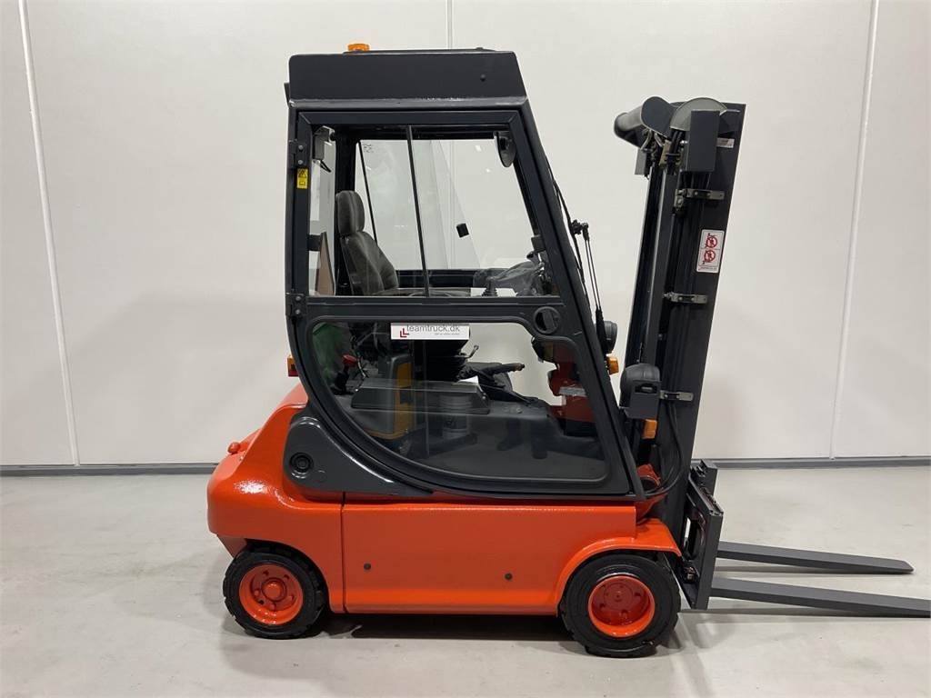 Linde E20P-02 - رافعة شوكية كهربائية: صور 1 Linde E20P-02 - رافعة شوكية كهربائية: صور 1