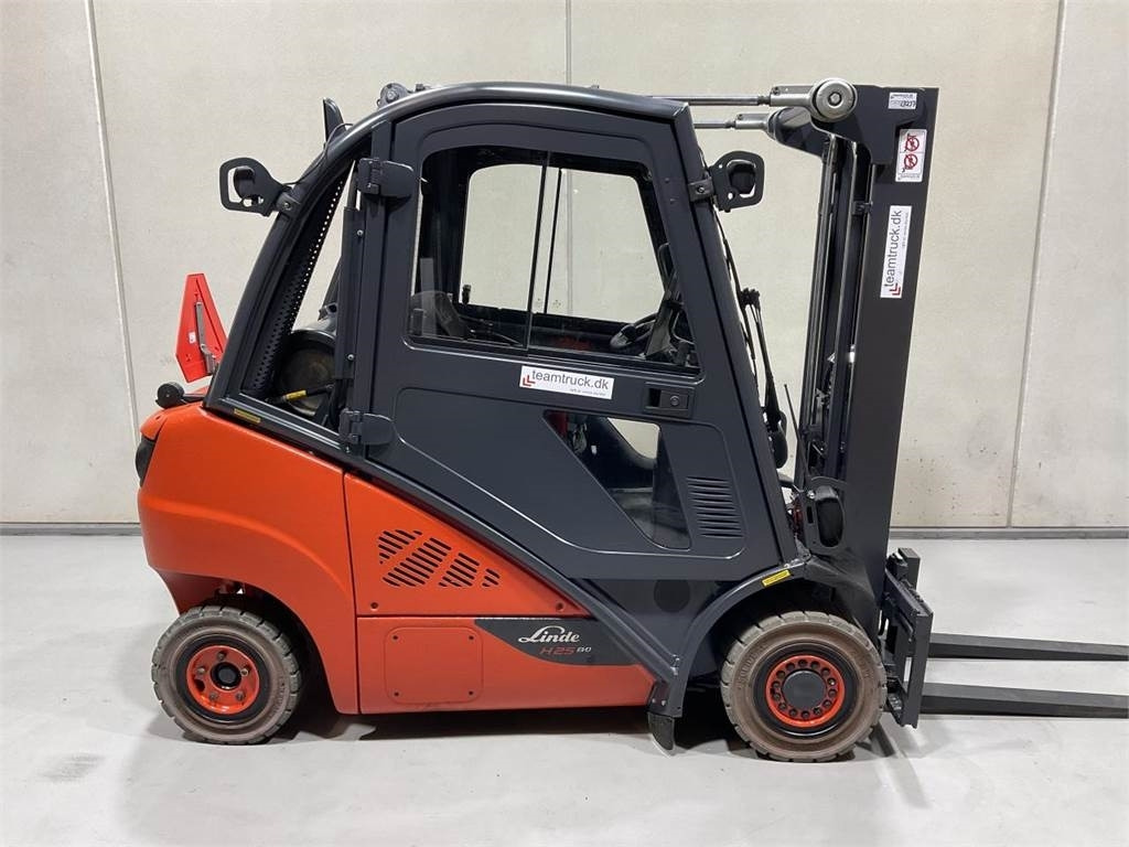 Linde H25T-02 - رافعة شوكية تعمل بالغاز: صور 1 Linde H25T-02 - رافعة شوكية تعمل بالغاز: صور 1