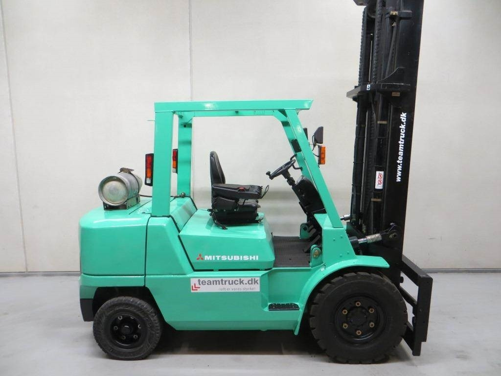 Mitsubishi FG45K2 - رافعة شوكية تعمل بالغاز: صور 1 Mitsubishi FG45K2 - رافعة شوكية تعمل بالغاز: صور 1