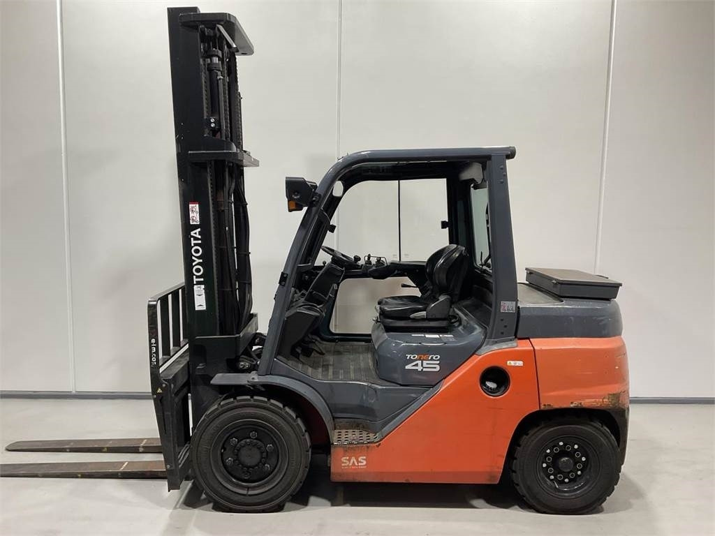 Toyota 40-8FD40N  - رافعة شوكية ديزل: صور 3 Toyota 40-8FD40N  - رافعة شوكية ديزل: صور 3