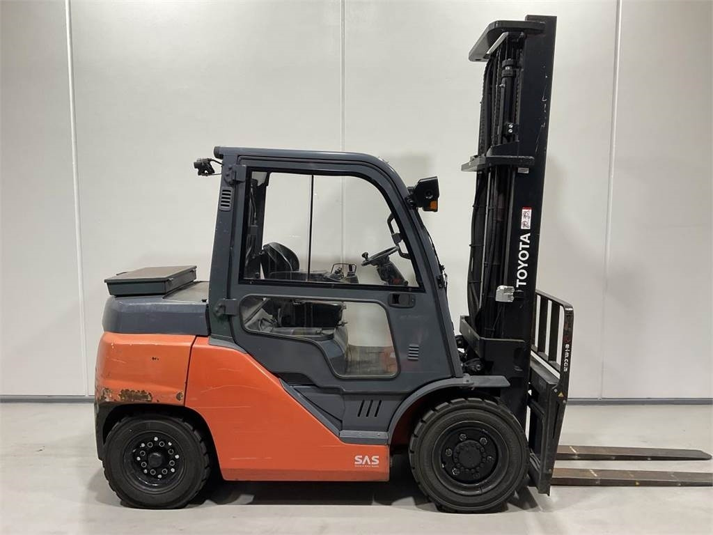 Toyota 40-8FD40N  - رافعة شوكية ديزل: صور 1 Toyota 40-8FD40N  - رافعة شوكية ديزل: صور 1