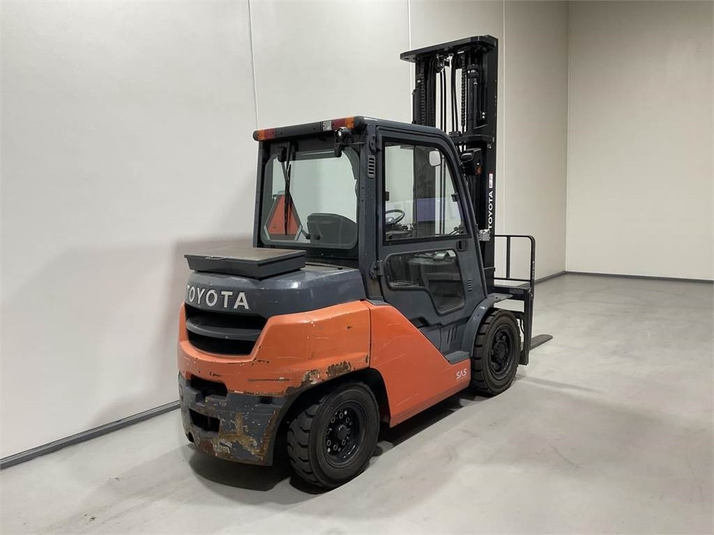 Toyota 40-8FD40N  - رافعة شوكية ديزل: صور 2 Toyota 40-8FD40N  - رافعة شوكية ديزل: صور 2