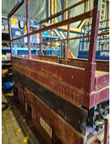 Grove 6-10 meter 2 persons lift - رافعات مقصية: صور 5 Grove 6-10 meter 2 persons lift - رافعات مقصية: صور 5