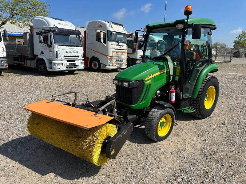 John Deere 3720 M/ Hydraulisk kost - جرار صغير: صور 1 John Deere 3720 M/ Hydraulisk kost - جرار صغير: صور 1
