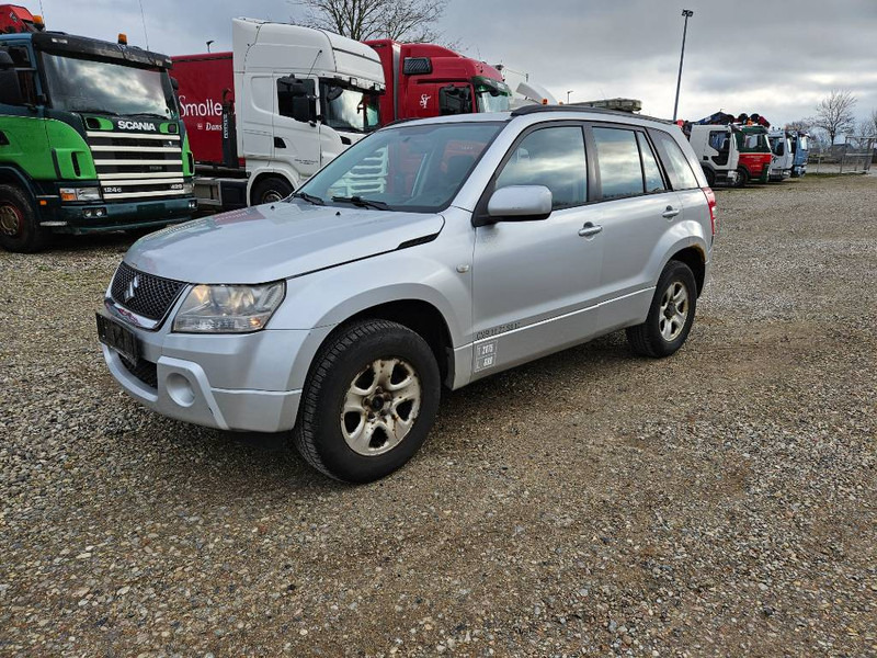 Suzuki Grand Vitara 2,0 GLX aut. Van 5d - الشاحنات الصغيرة صندوق مغلق: صور 1 Suzuki Grand Vitara 2,0 GLX aut. Van 5d - الشاحنات الصغيرة صندوق مغلق: صور 1