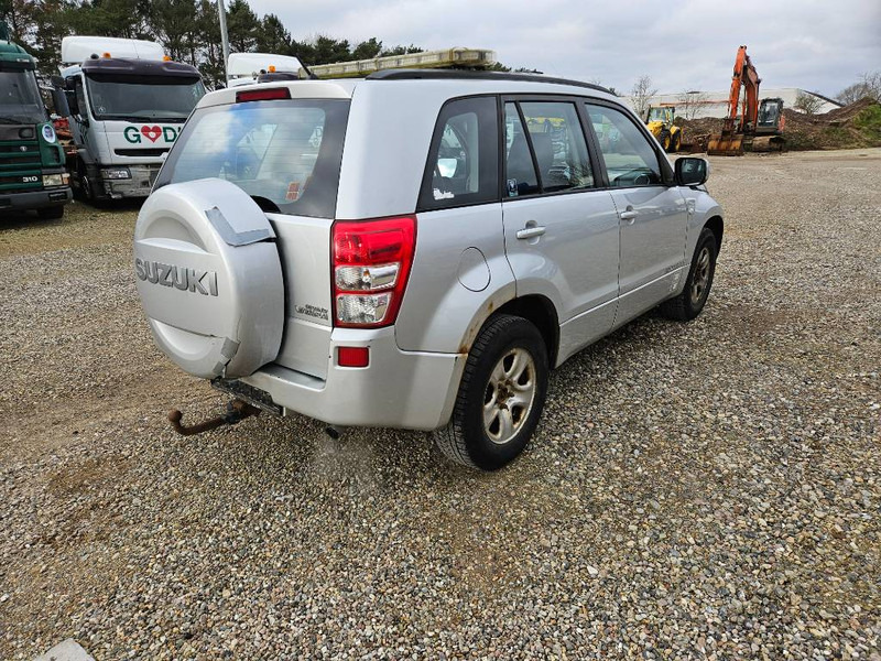 Suzuki Grand Vitara 2,0 GLX aut. Van 5d - الشاحنات الصغيرة صندوق مغلق: صور 5 Suzuki Grand Vitara 2,0 GLX aut. Van 5d - الشاحنات الصغيرة صندوق مغلق: صور 5