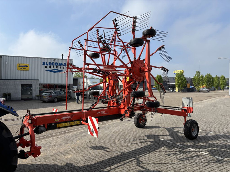 Kuhn GA8121 Cirkelhark - لمّامَة القش: صور 1 Kuhn GA8121 Cirkelhark - لمّامَة القش: صور 1