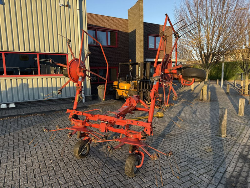 Kuhn GF5001MH Schudder (Marge) - لمّامَة القش: صور 4 Kuhn GF5001MH Schudder (Marge) - لمّامَة القش: صور 4