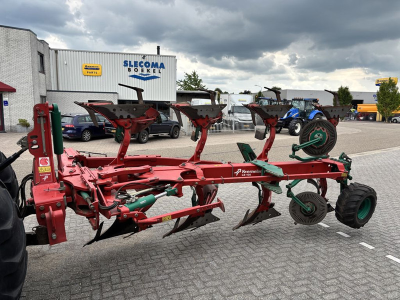 Kverneland LB100 4-Schaar Ploeg met Vorenpakker - محراث: صور 1 Kverneland LB100 4-Schaar Ploeg met Vorenpakker - محراث: صور 1