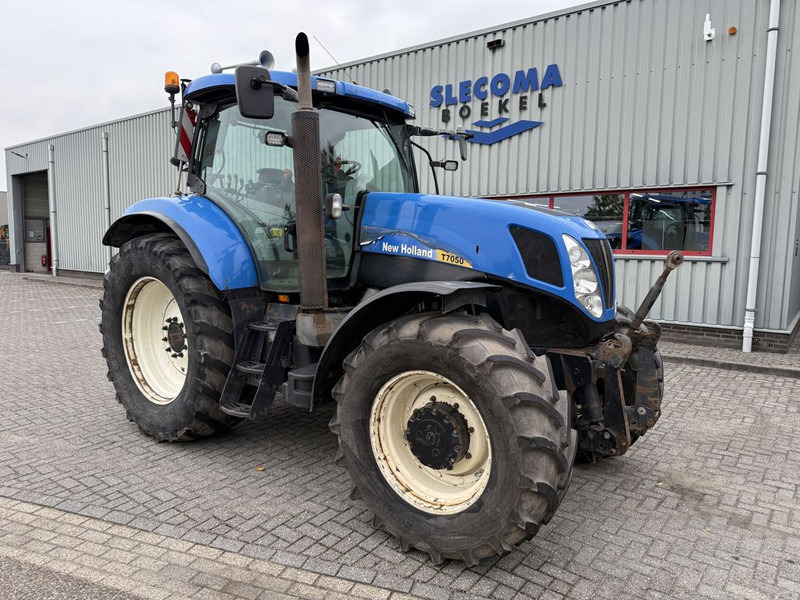 New Holland T7050 Power Command - جرار: صور 4 New Holland T7050 Power Command - جرار: صور 4