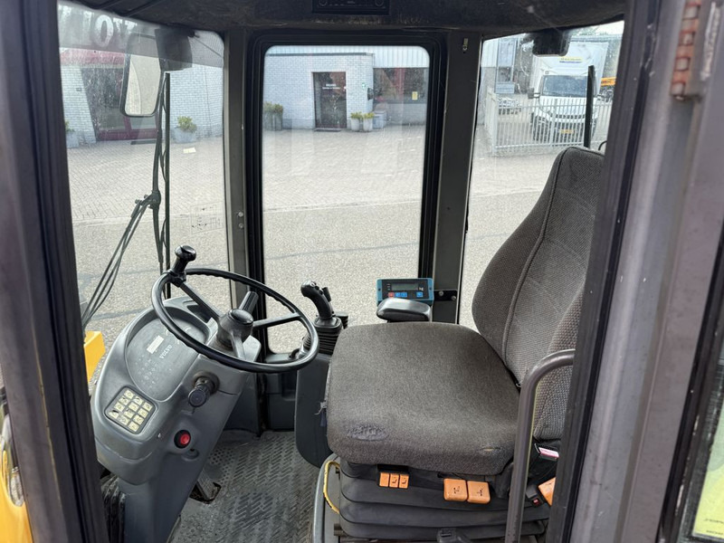 Volvo L30B Pro Shovel - اللودر بعجل: صور 5 Volvo L30B Pro Shovel - اللودر بعجل: صور 5