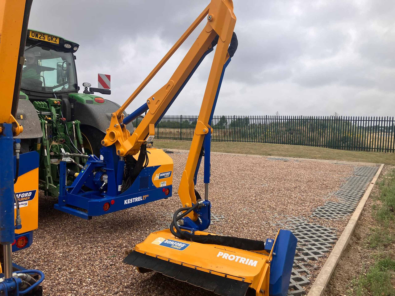 Bomford Turner Kestrel Evo S 5.7 Protrim - جزازة رافعة: صور 1 Bomford Turner Kestrel Evo S 5.7 Protrim - جزازة رافعة: صور 1