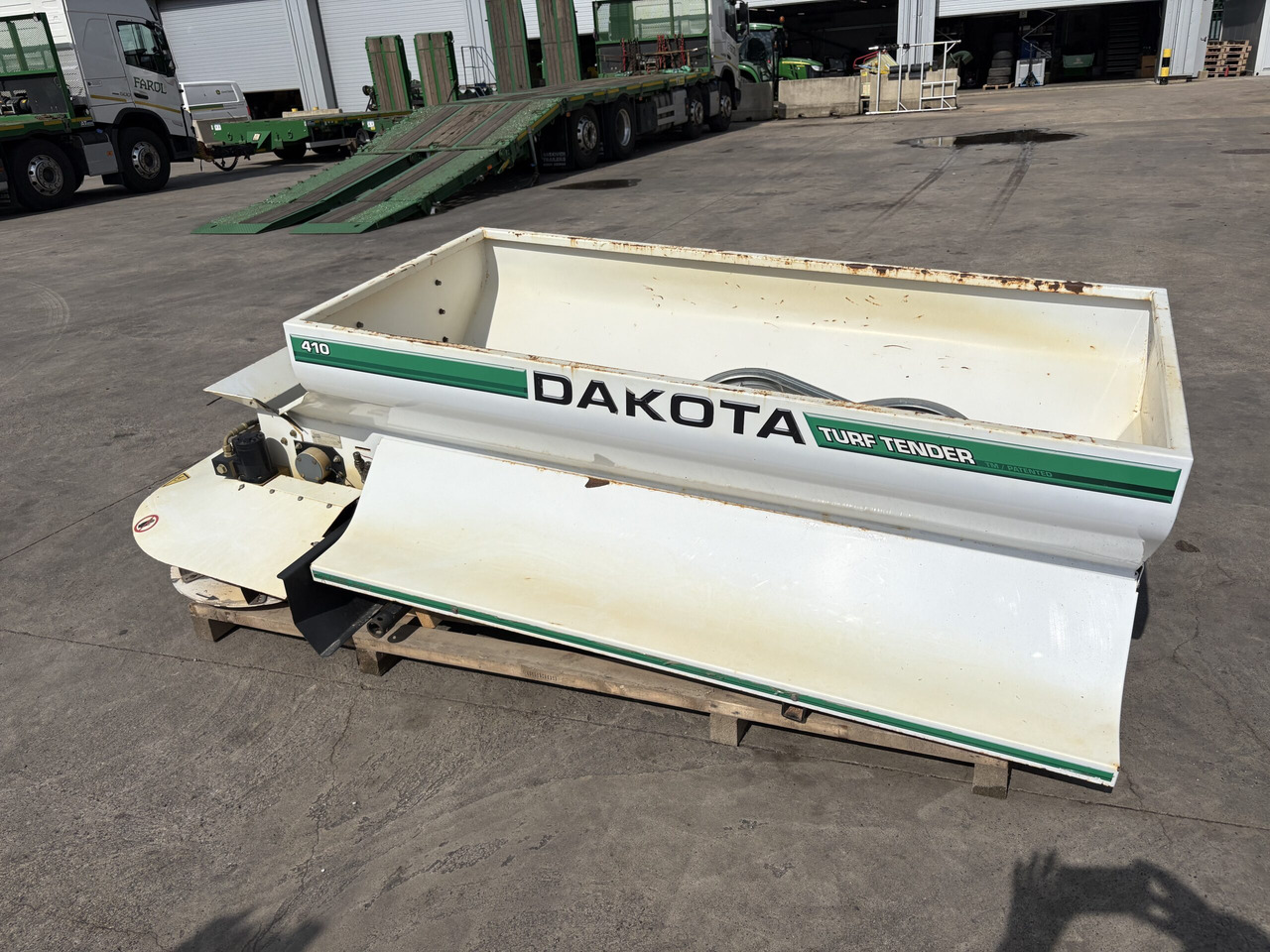 Dakota 410 Top Dresser to suit 2030A Pro Gator - آلة رش الأسمدة: صور 2 Dakota 410 Top Dresser to suit 2030A Pro Gator - آلة رش الأسمدة: صور 2