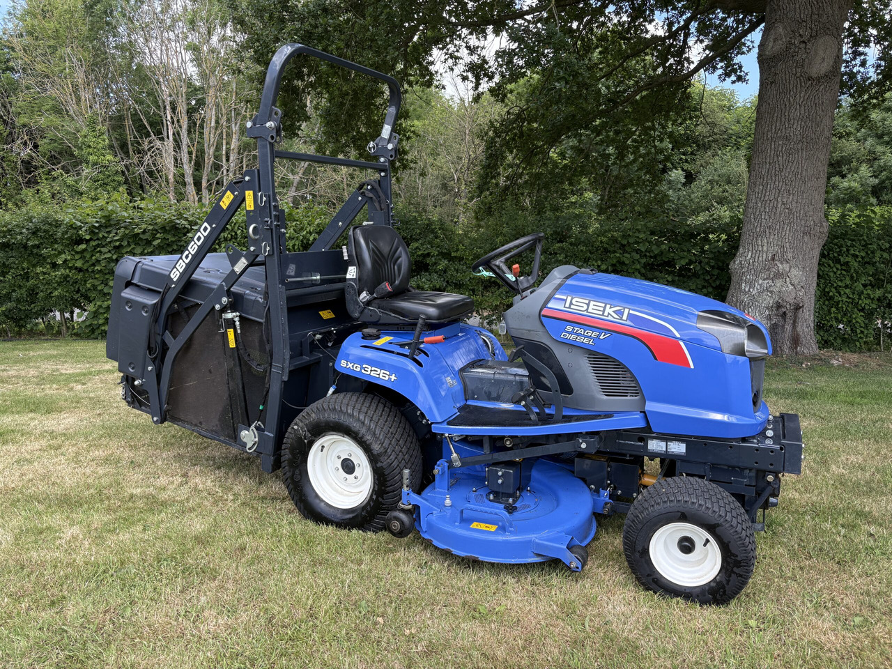 Iseki SXG326+ Commercial Cut & Collect - جزازة المروج: صور 1 Iseki SXG326+ Commercial Cut & Collect - جزازة المروج: صور 1