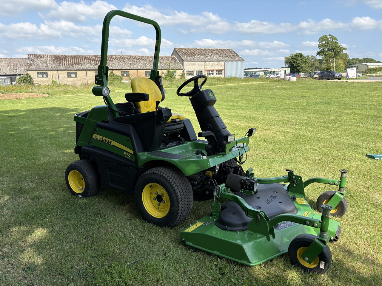 John Deere 1570 C/W 60" rear discharge deck - جزازة المروج: صور 3 John Deere 1570 C/W 60" rear discharge deck - جزازة المروج: صور 3