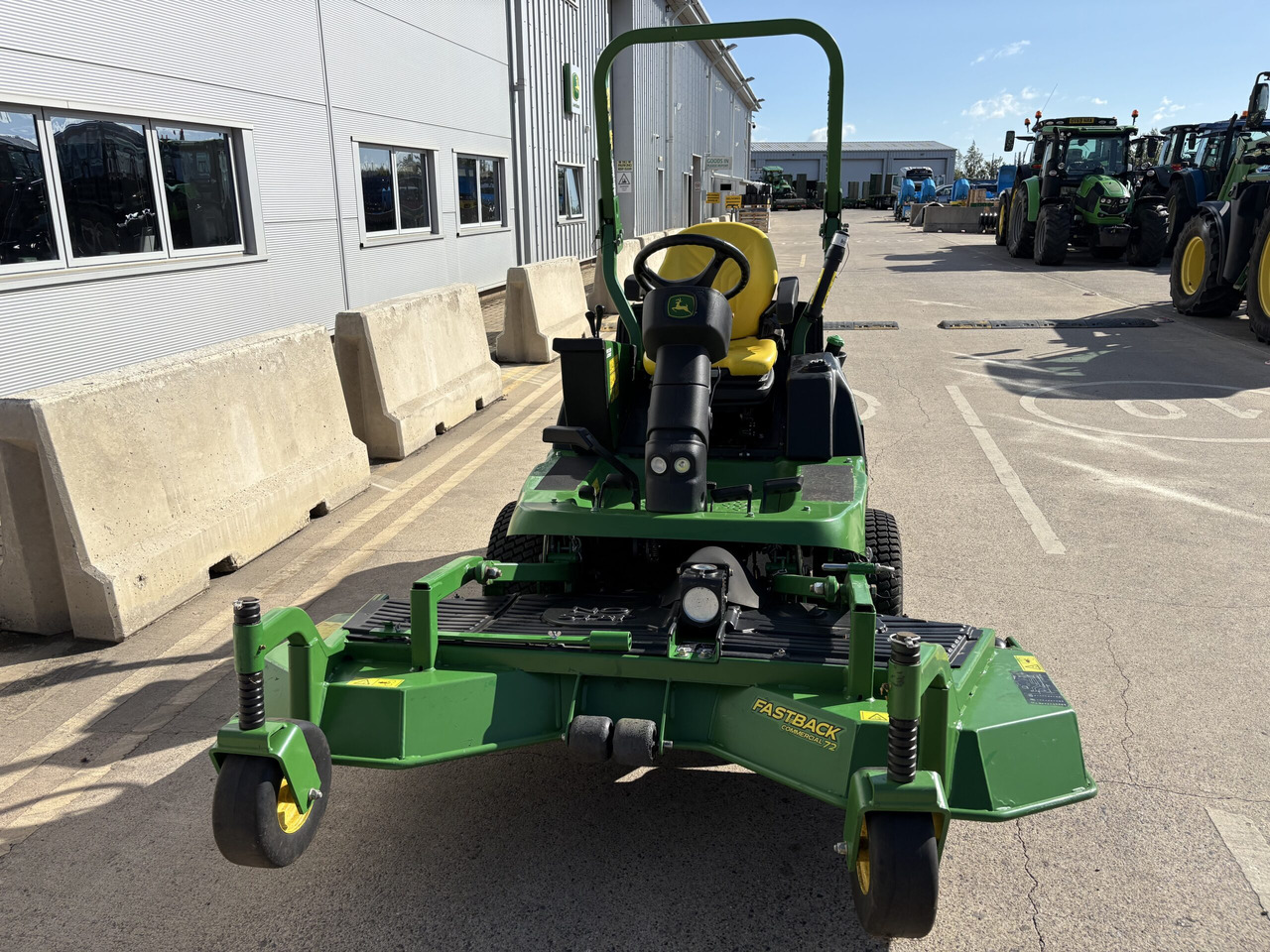 John Deere 1570 C/w 72" rear discharge deck - جزازة المروج: صور 2 John Deere 1570 C/w 72" rear discharge deck - جزازة المروج: صور 2