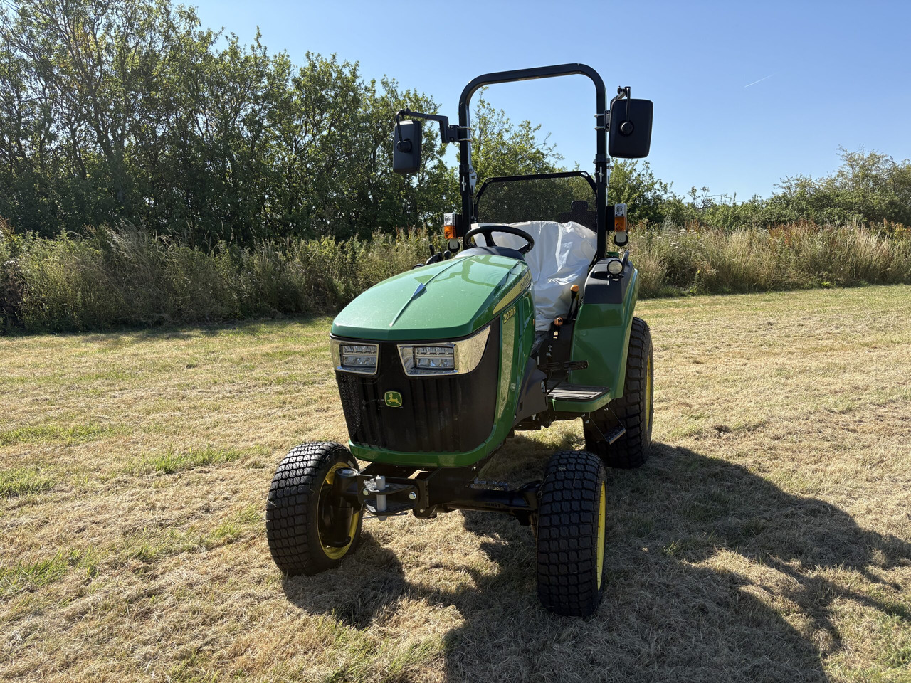 John Deere 2038R Compact Tractor - جرار صغير: صور 3 John Deere 2038R Compact Tractor - جرار صغير: صور 3