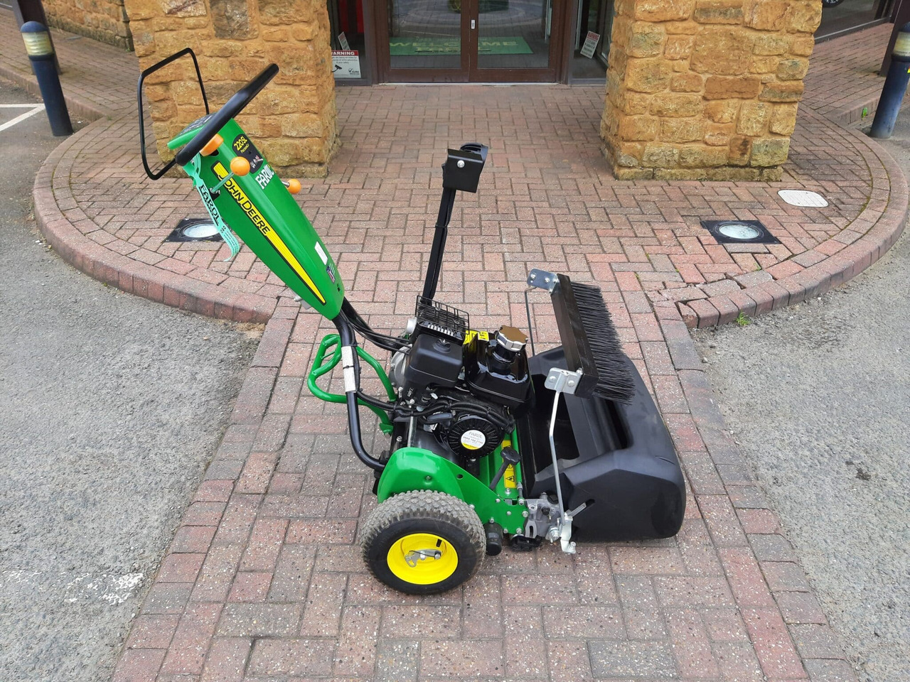 John Deere 220SL walk behind greens mower - جزازة المروج: صور 3 John Deere 220SL walk behind greens mower - جزازة المروج: صور 3
