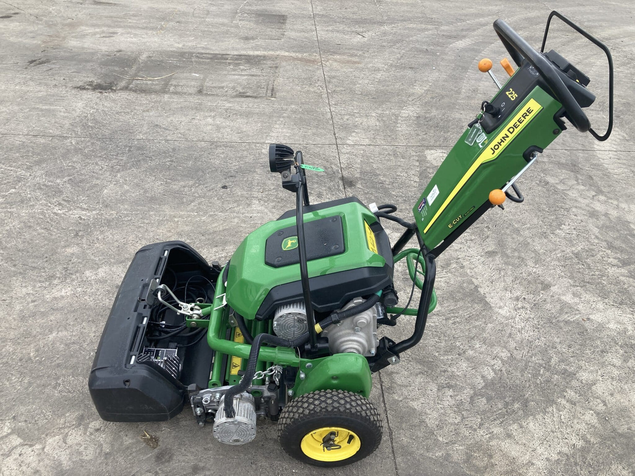 John Deere 225 E-cut walk behind electric greens mower - جزازة المروج: صور 3 John Deere 225 E-cut walk behind electric greens mower - جزازة المروج: صور 3