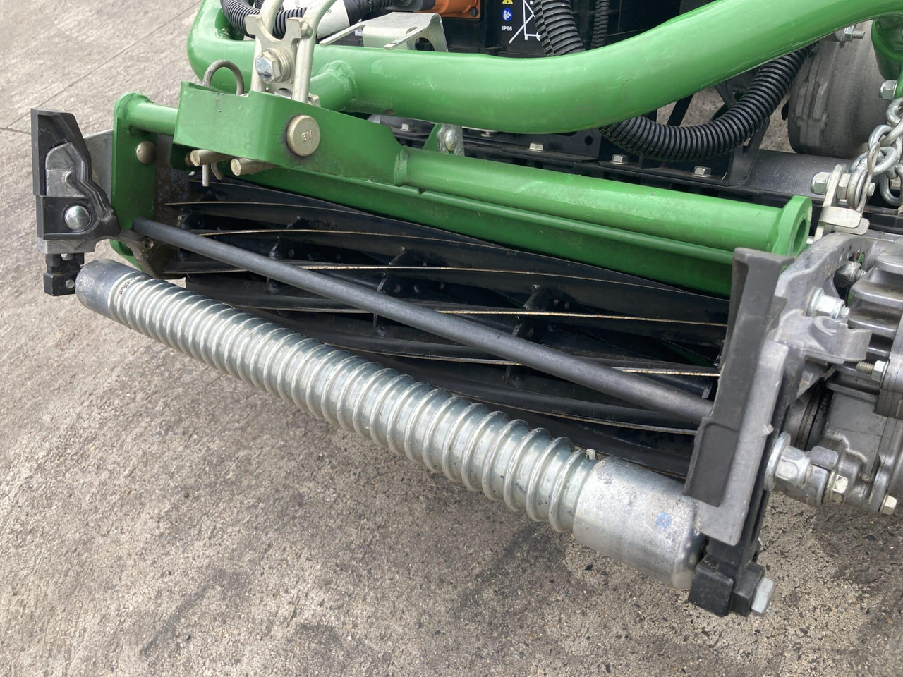 John Deere 225 E-cut walk behind electric greens mower - جزازة المروج: صور 5 John Deere 225 E-cut walk behind electric greens mower - جزازة المروج: صور 5