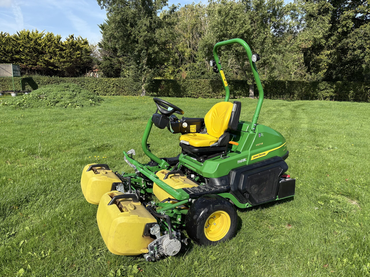 John Deere 2750E Triple Mower - جزازة المروج: صور 1 John Deere 2750E Triple Mower - جزازة المروج: صور 1