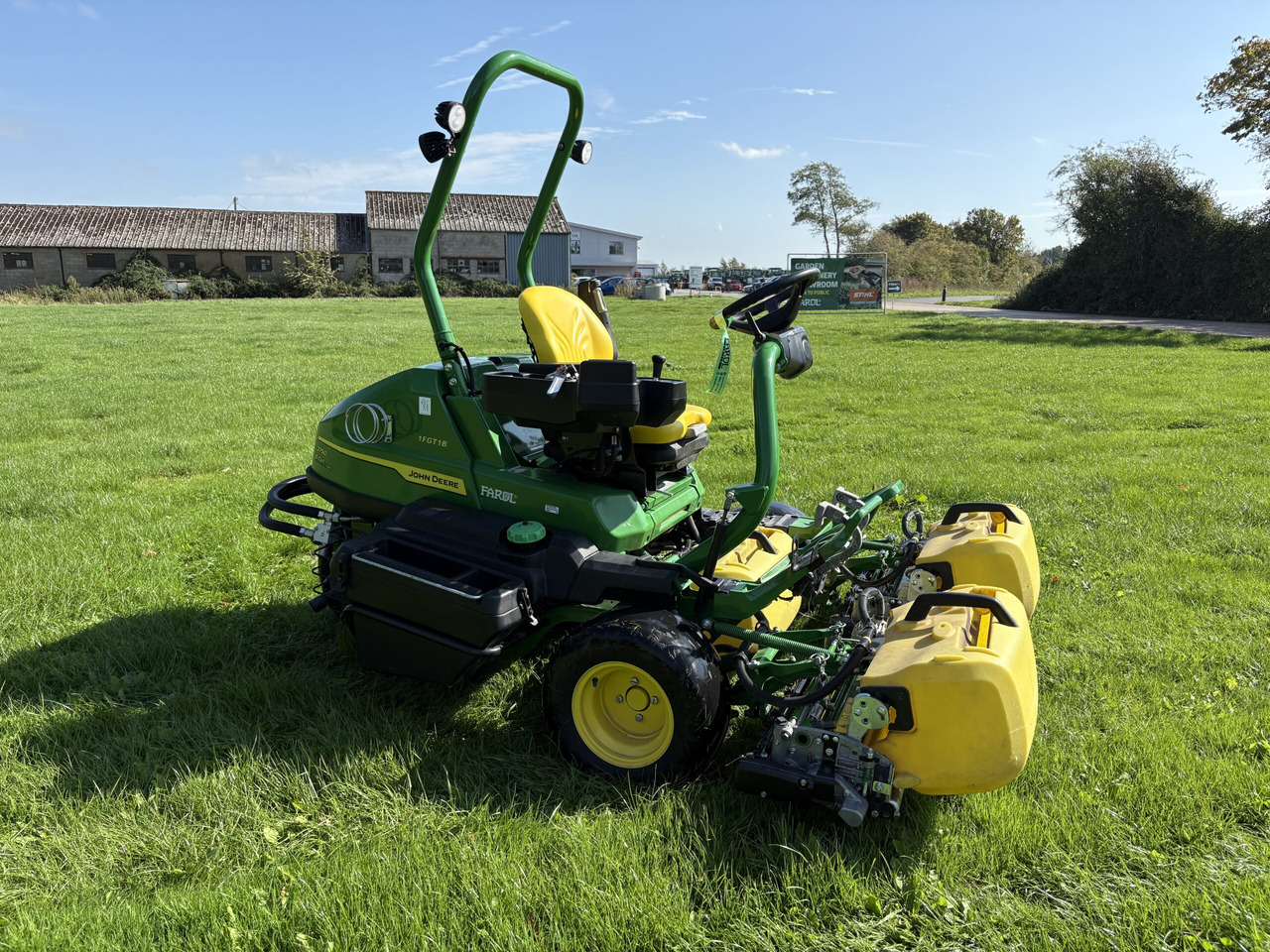 John Deere 2750E Triple Mower - جزازة المروج: صور 3 John Deere 2750E Triple Mower - جزازة المروج: صور 3