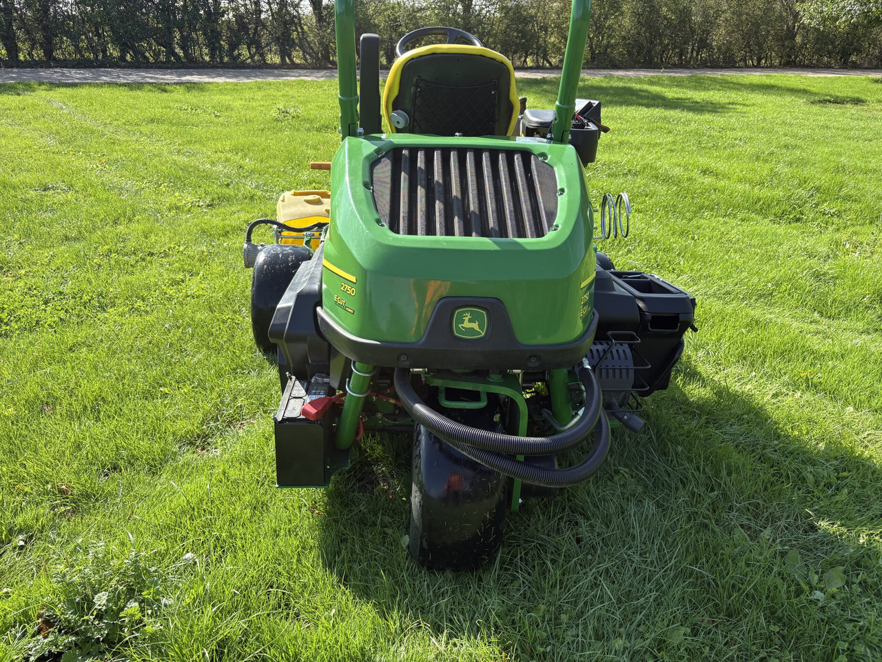 John Deere 2750E Triple Mower - جزازة المروج: صور 4 John Deere 2750E Triple Mower - جزازة المروج: صور 4