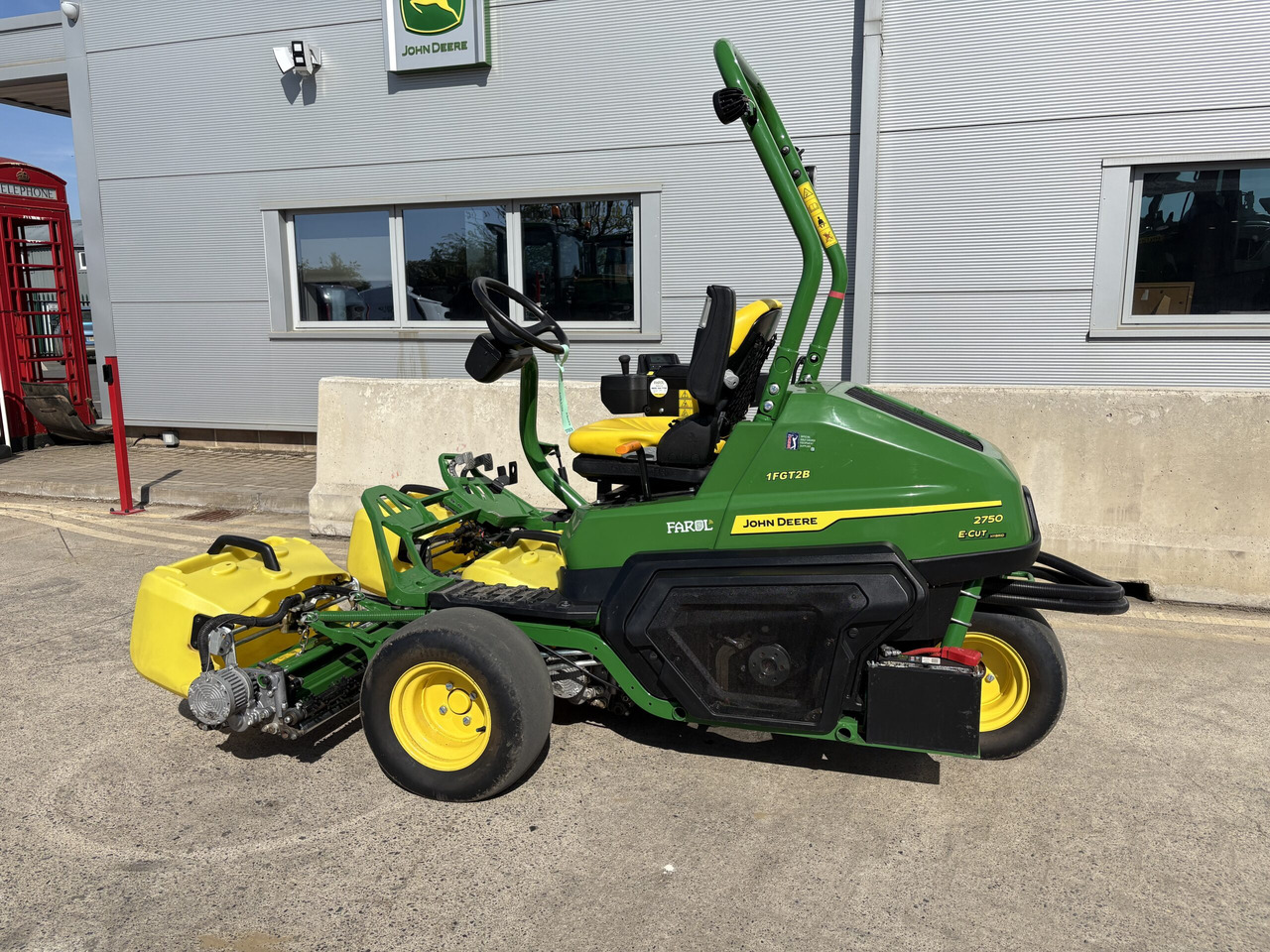 John Deere 2750E Triplex mower - جزازة المروج: صور 1 John Deere 2750E Triplex mower - جزازة المروج: صور 1