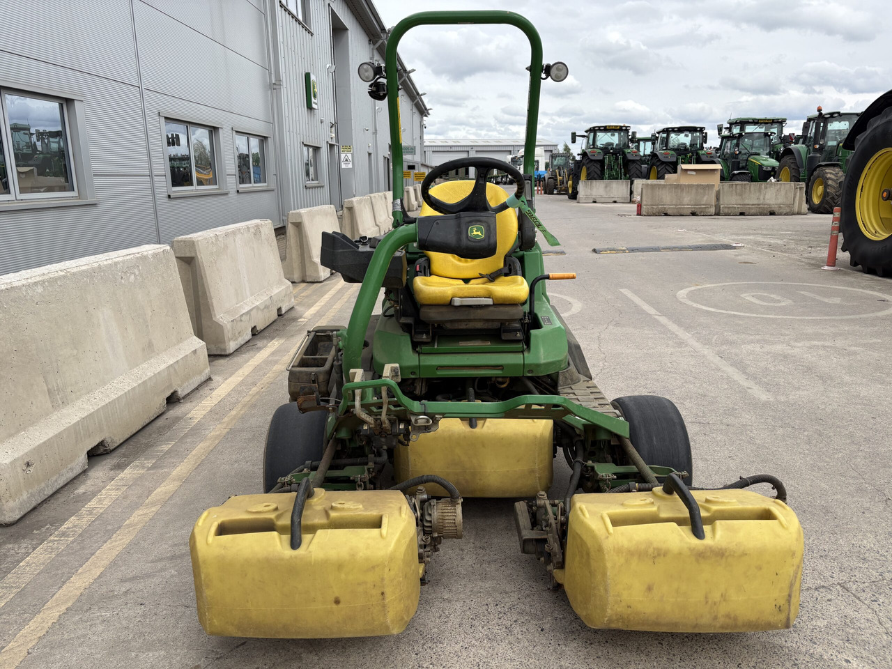 John Deere 2750E Triplex - جزازة المروج: صور 3 John Deere 2750E Triplex - جزازة المروج: صور 3