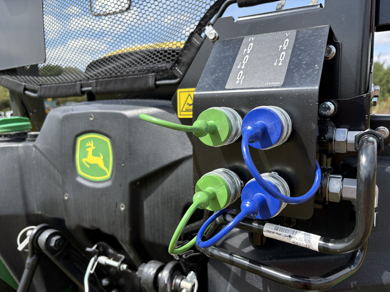 John Deere 3025E Compact Tractor - جرار صغير: صور 5 John Deere 3025E Compact Tractor - جرار صغير: صور 5