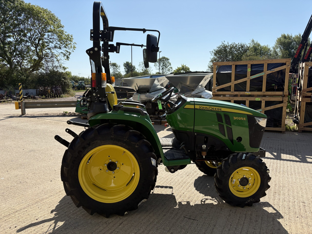 John Deere 3025E Compact Tractor - جرار صغير: صور 3 John Deere 3025E Compact Tractor - جرار صغير: صور 3