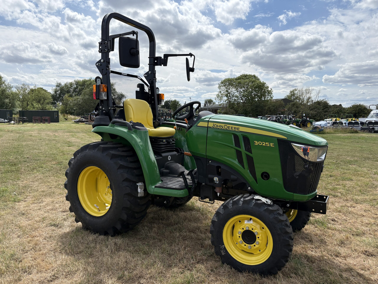 John Deere 3025E Compact Tractor - جرار صغير: صور 3 John Deere 3025E Compact Tractor - جرار صغير: صور 3