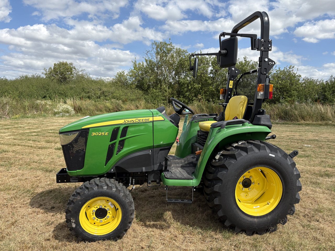 John Deere 3025E Compact Tractor - جرار صغير: صور 1 John Deere 3025E Compact Tractor - جرار صغير: صور 1