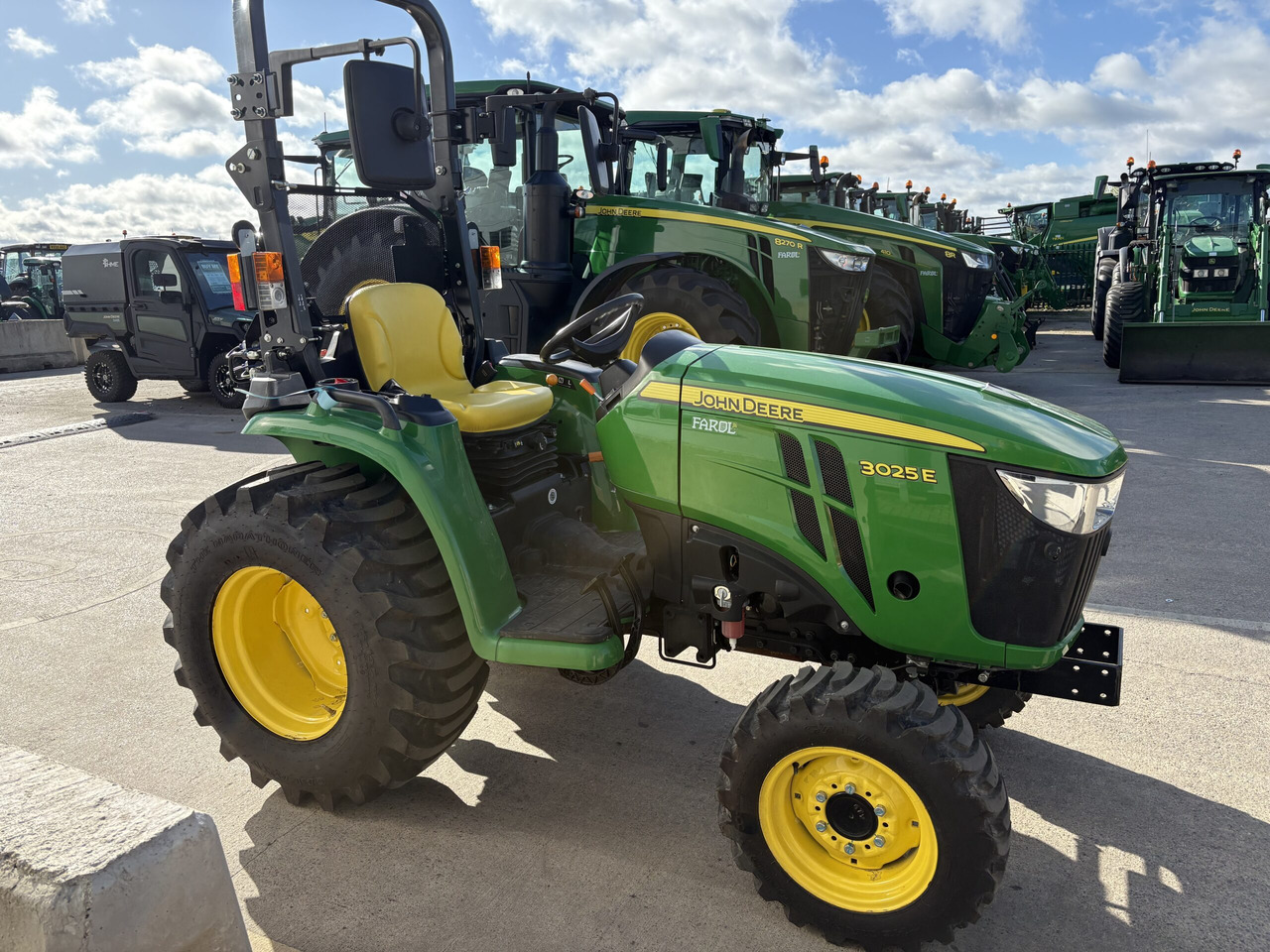 John Deere 3025E Compact tractor - جرار صغير: صور 2 John Deere 3025E Compact tractor - جرار صغير: صور 2