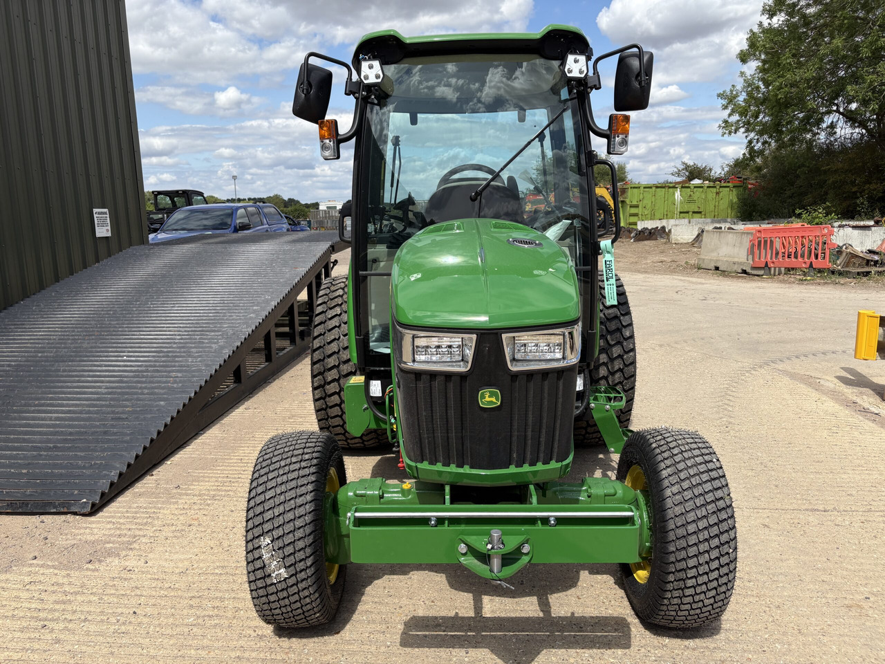John Deere 4052R Compact Tractor - جرار صغير: صور 2 John Deere 4052R Compact Tractor - جرار صغير: صور 2