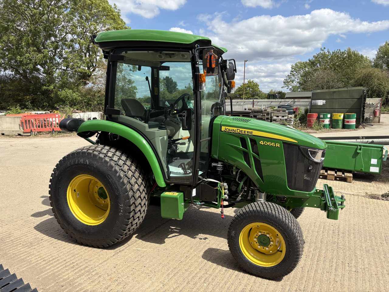 John Deere 4066R Compact Tractor - جرار صغير: صور 1 John Deere 4066R Compact Tractor - جرار صغير: صور 1