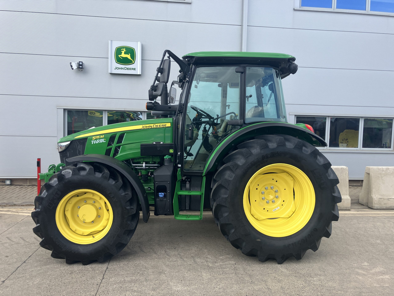 John Deere 5115M - جرار: صور 2 John Deere 5115M - جرار: صور 2