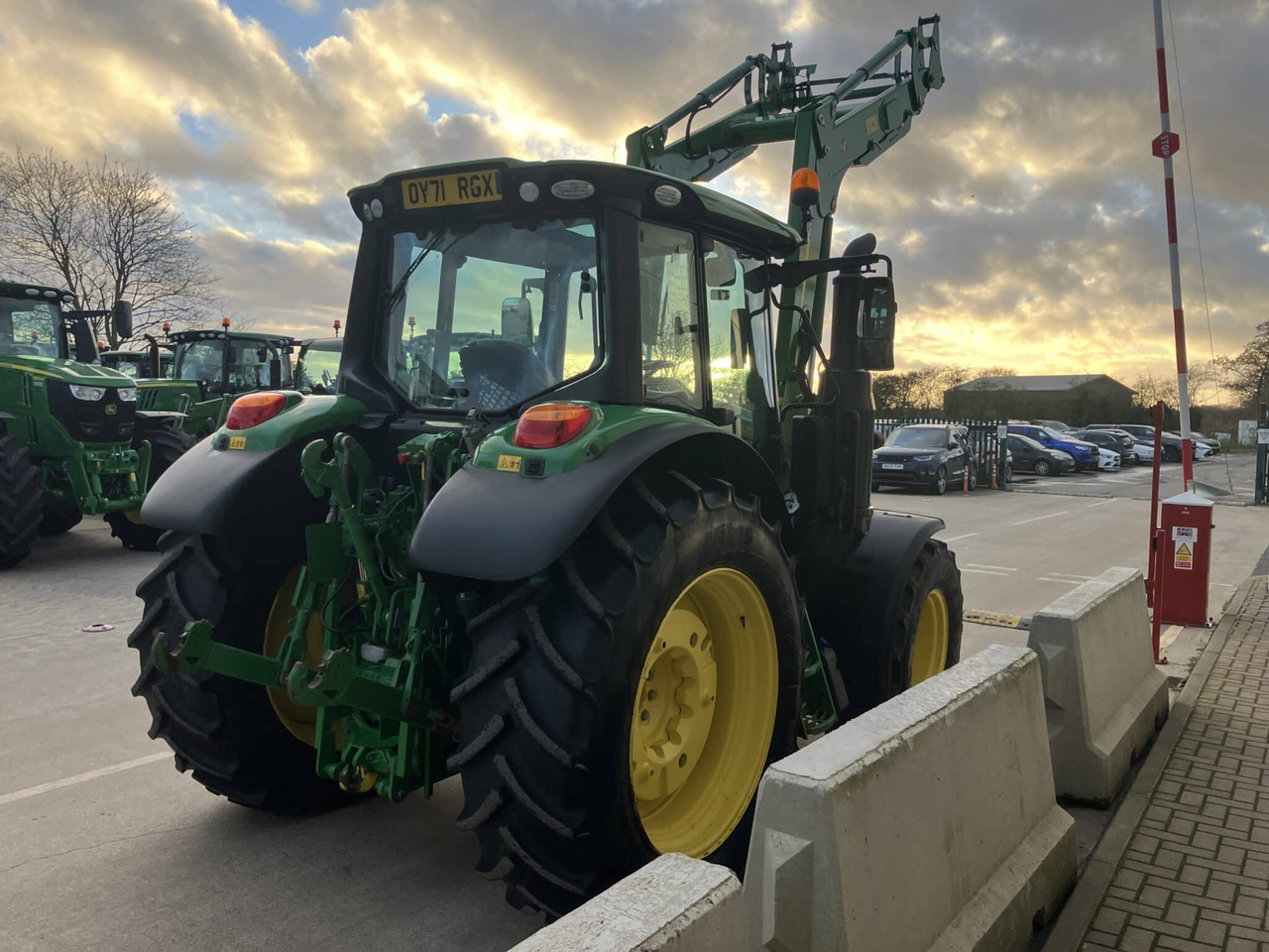 John Deere 6120M - جرار: صور 5 John Deere 6120M - جرار: صور 5
