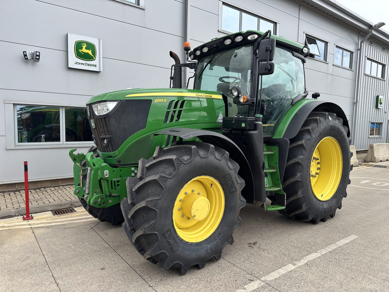 John Deere 6195R - جرار: صور 1 John Deere 6195R - جرار: صور 1