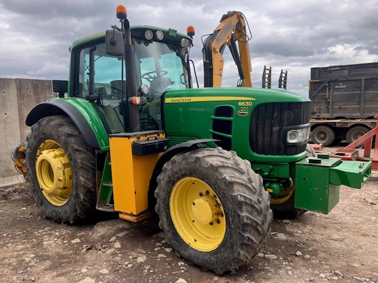 John Deere 6630 Premium + McConnel Mid mount hedgecutter - جرار: صور 2 John Deere 6630 Premium + McConnel Mid mount hedgecutter - جرار: صور 2