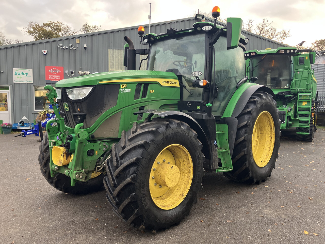 John Deere 6R 185 - جرار: صور 1 John Deere 6R 185 - جرار: صور 1