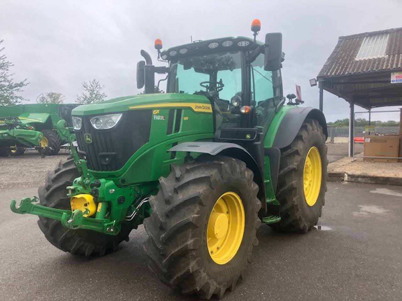 John Deere 6R 195 - جرار: صور 1 John Deere 6R 195 - جرار: صور 1