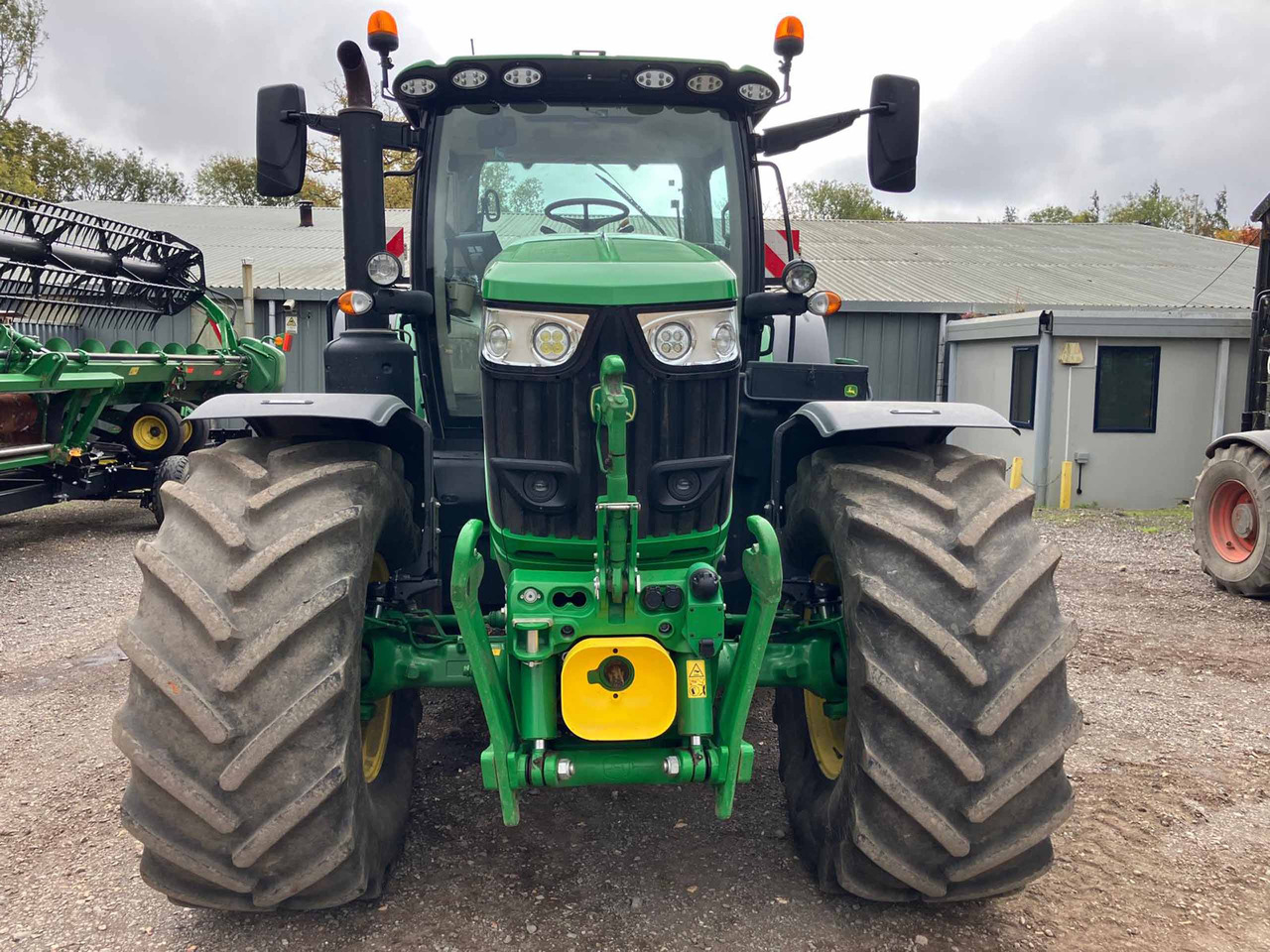 John Deere 6R 215 - جرار: صور 4 John Deere 6R 215 - جرار: صور 4