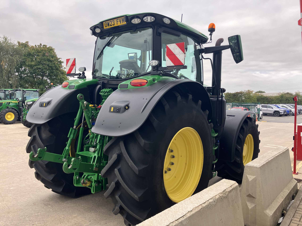 John Deere 6R 215 - جرار: صور 5 John Deere 6R 215 - جرار: صور 5