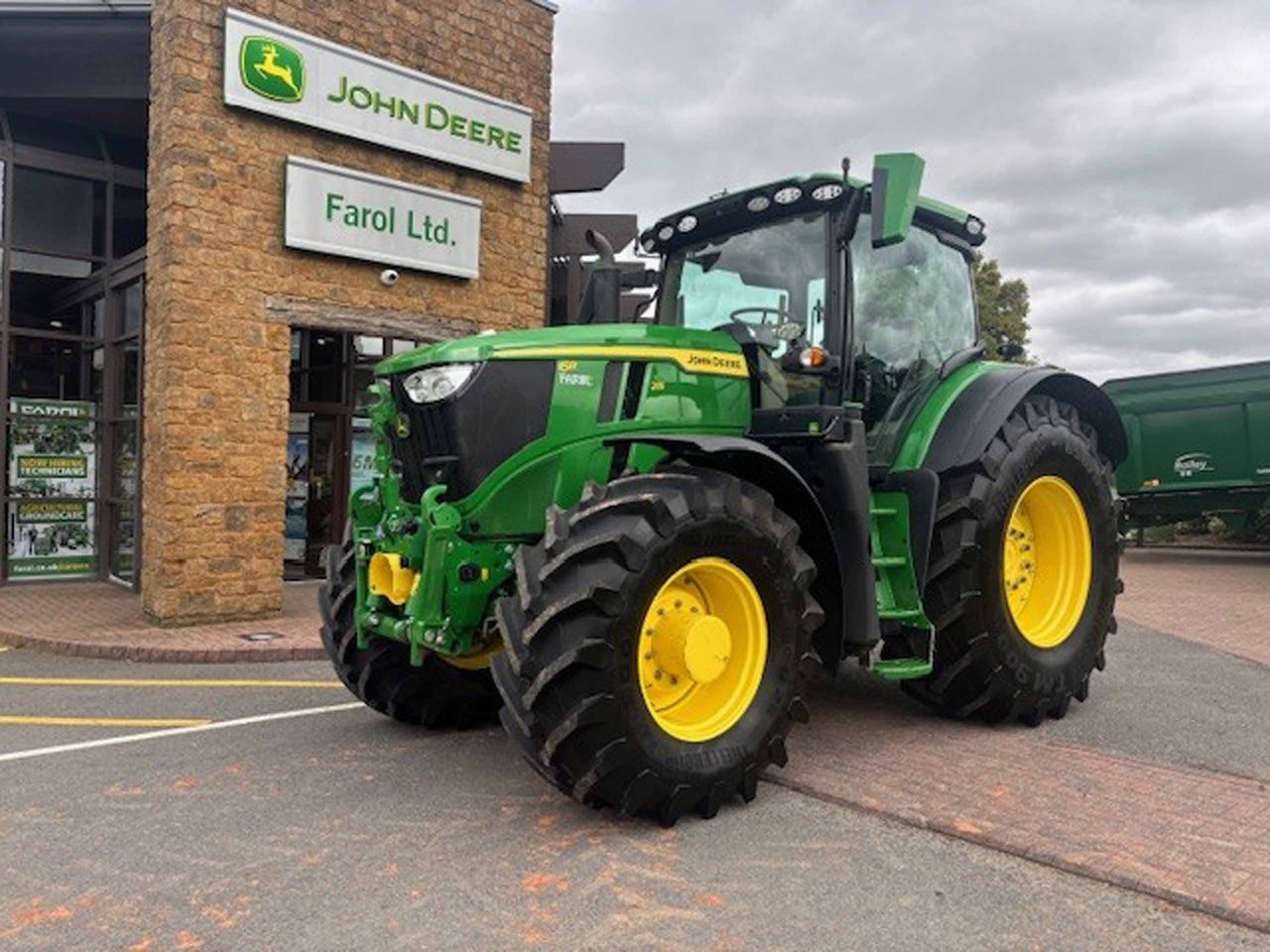 John Deere 6R 215 - جرار: صور 3 John Deere 6R 215 - جرار: صور 3