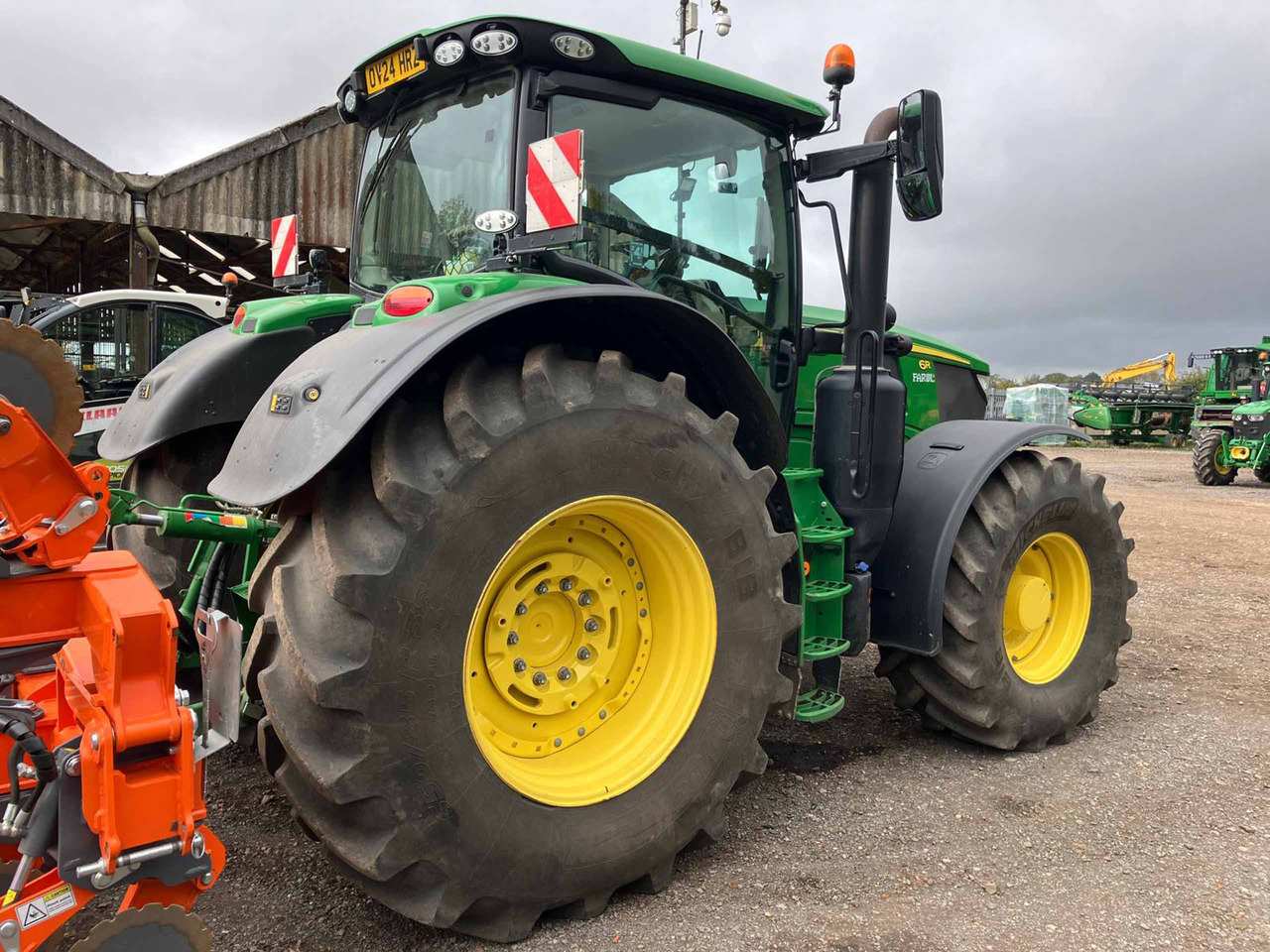 John Deere 6R 215 - جرار: صور 2 John Deere 6R 215 - جرار: صور 2