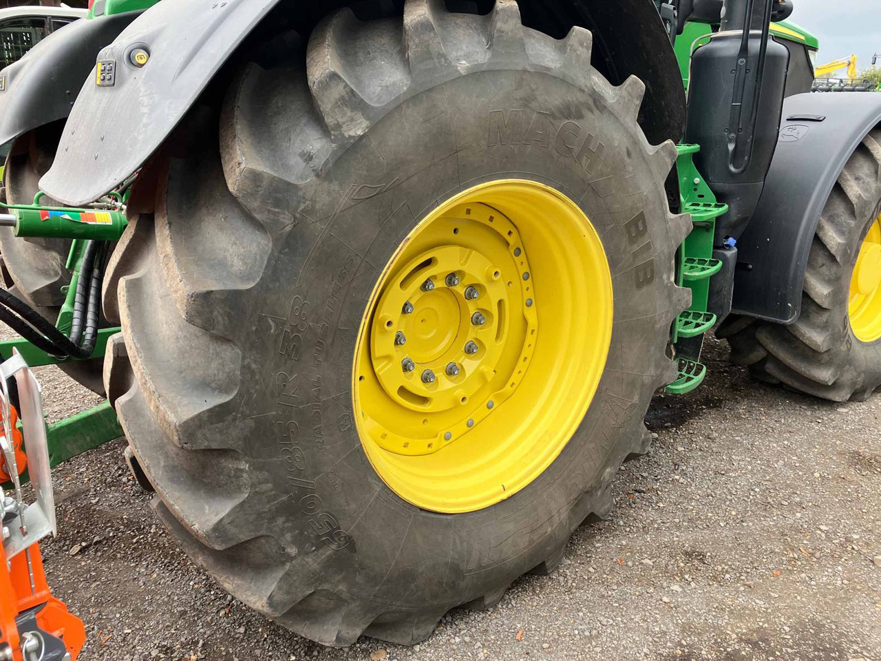 John Deere 6R 215 - جرار: صور 5 John Deere 6R 215 - جرار: صور 5