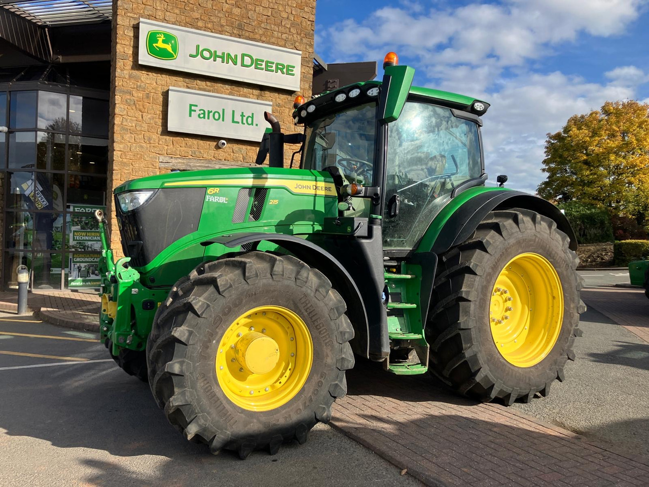 John Deere 6R 215 - جرار: صور 1 John Deere 6R 215 - جرار: صور 1