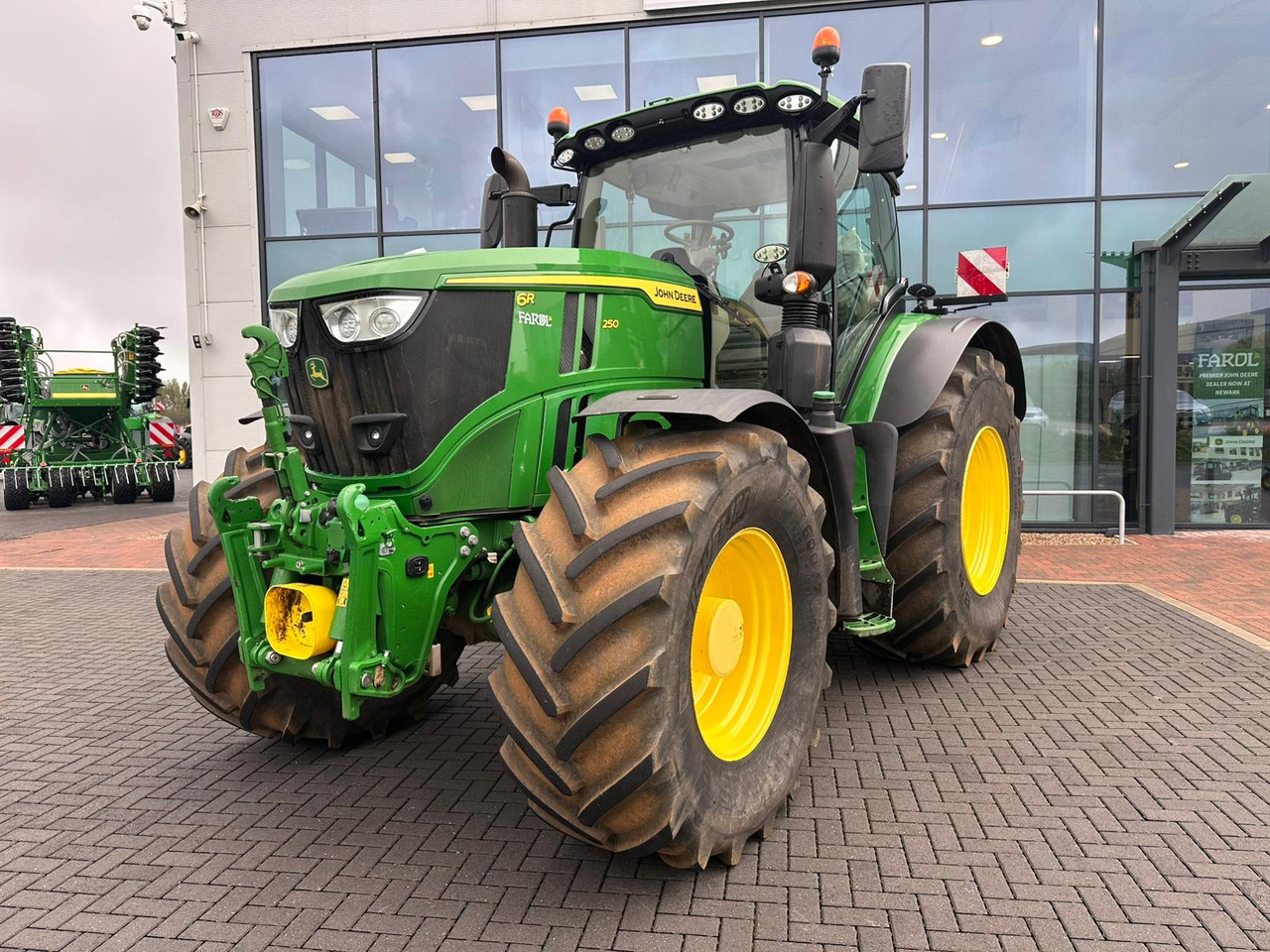 John Deere 6R 250 - جرار: صور 1 John Deere 6R 250 - جرار: صور 1