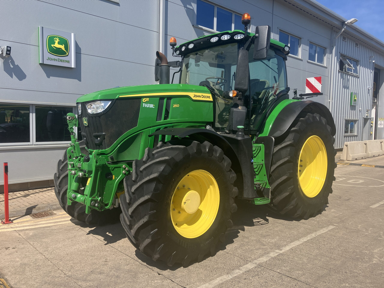 John Deere 6R 250 - جرار: صور 1 John Deere 6R 250 - جرار: صور 1